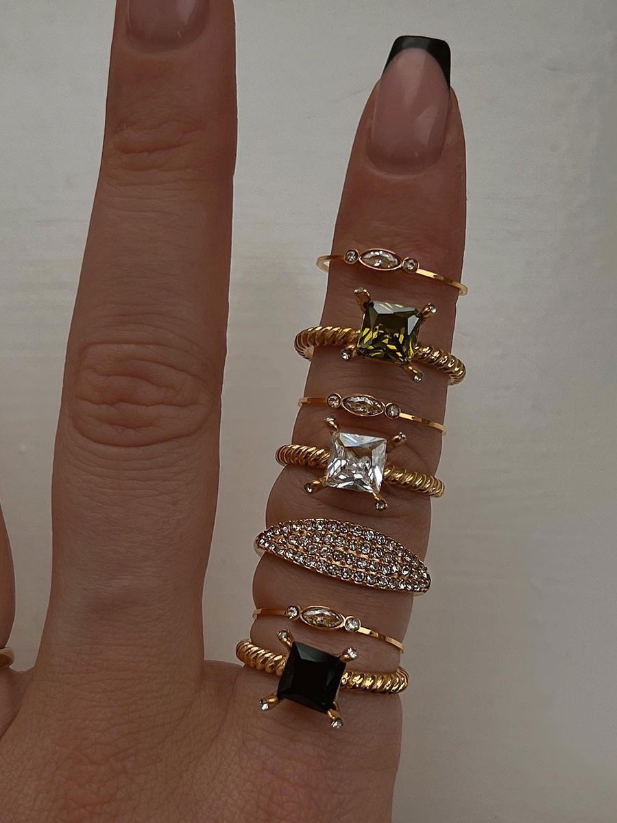 Anello delicato con zirconi e perla d’acqua dolce