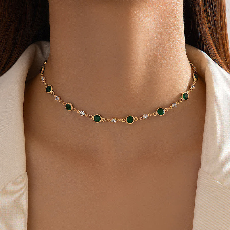 Collana Corta con Zircone Verde e Diamanti in Stile Retrò