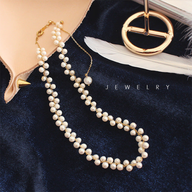 Collana di perle intrecciate a mano