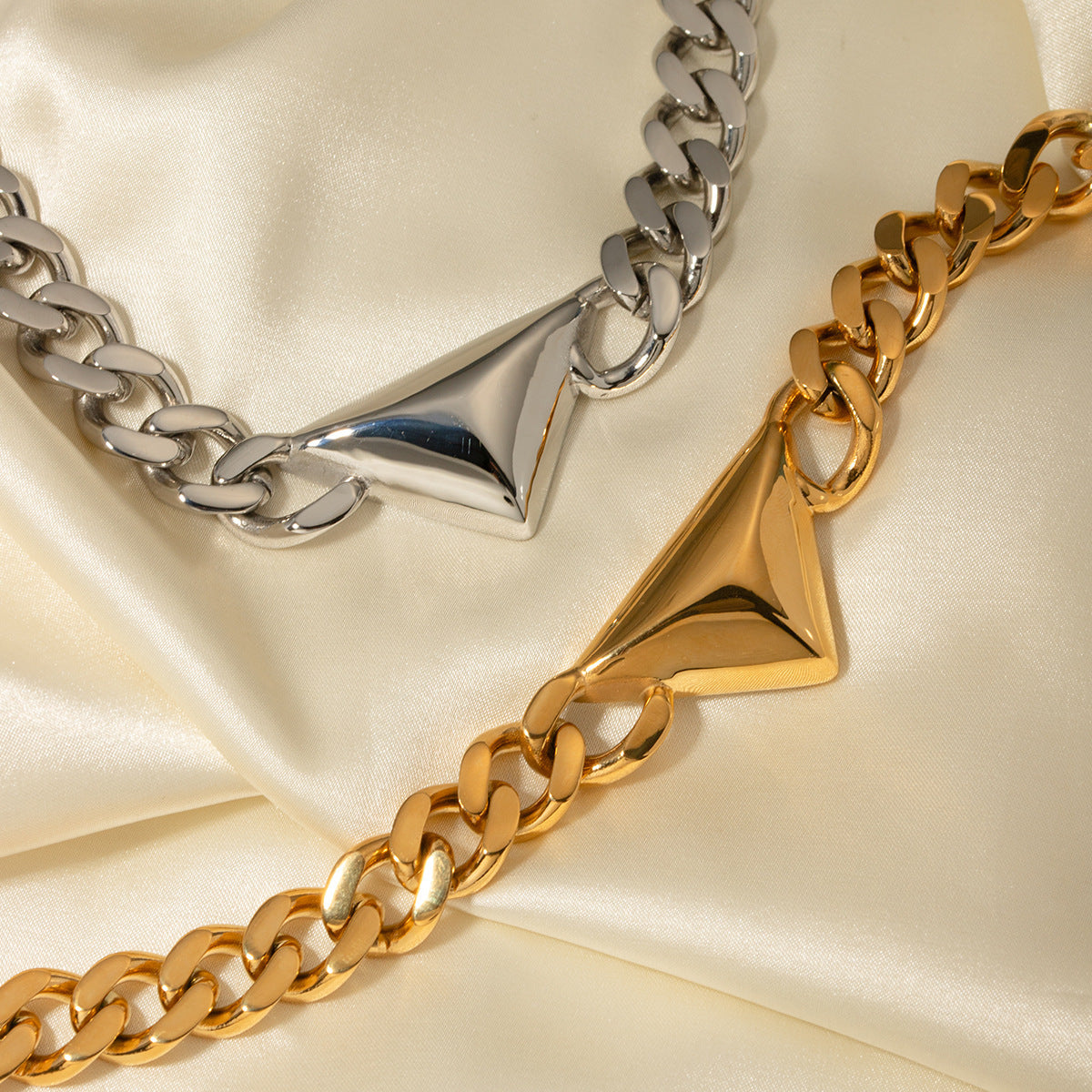 Collana triangolare in acciaio inossidabile oro 18 carati