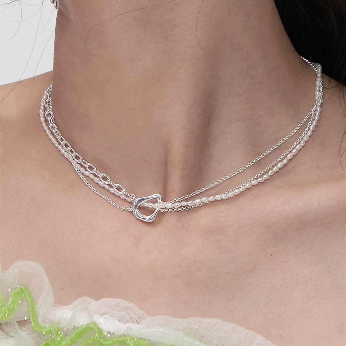 Collana da donna multistrato con perle dal design intrecciato