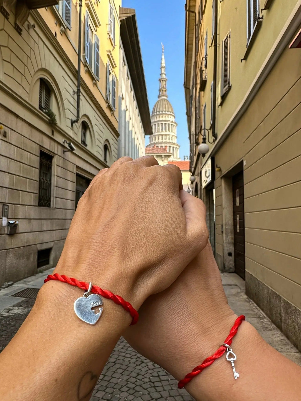 Charm Amicizia "Best Friends" in Argento S925 - Cuore & Chiave per Bracciale Filo Rosso | gioielliperfetti.it product_type km5m85-r3.myshopify.com