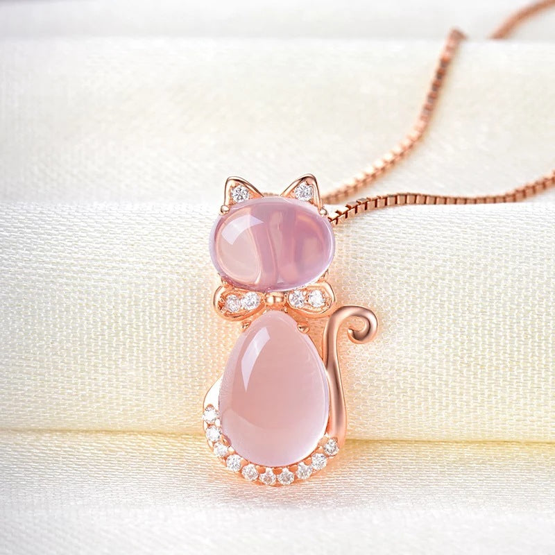 Collana in Oro Rosa Placcato con Quarzo Rosa Naturale e Cristallo Rosa a Forma di Gatto