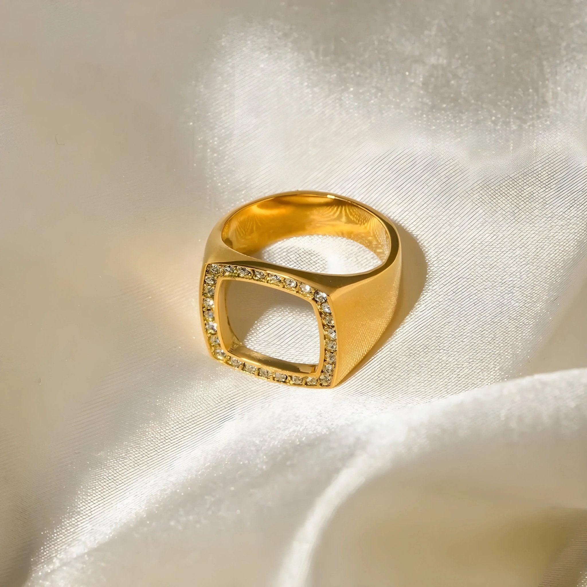 Anello BEHI PILAR - Acciaio Inossidabile Placcato Oro con Zirconi Scintillanti | BEHI MILANO - gioielliperfetti.it