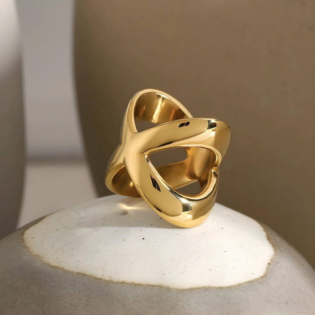 Maria-Kreuz-Ring – moderne Pracht in 18 Karat Gold | BEHI MILANO - schmuckperfetti.it