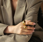 Anello BEHI ARCHANA in Acciaio Inossidabile Placcato Oro PVD - Eleganza Senza Tempo | BEHI MILANO - gioielliperfetti.it