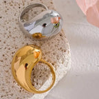 Anello BEHI ARCHANA in Acciaio Inossidabile Placcato Oro PVD - Eleganza Senza Tempo | BEHI MILANO - gioielliperfetti.it