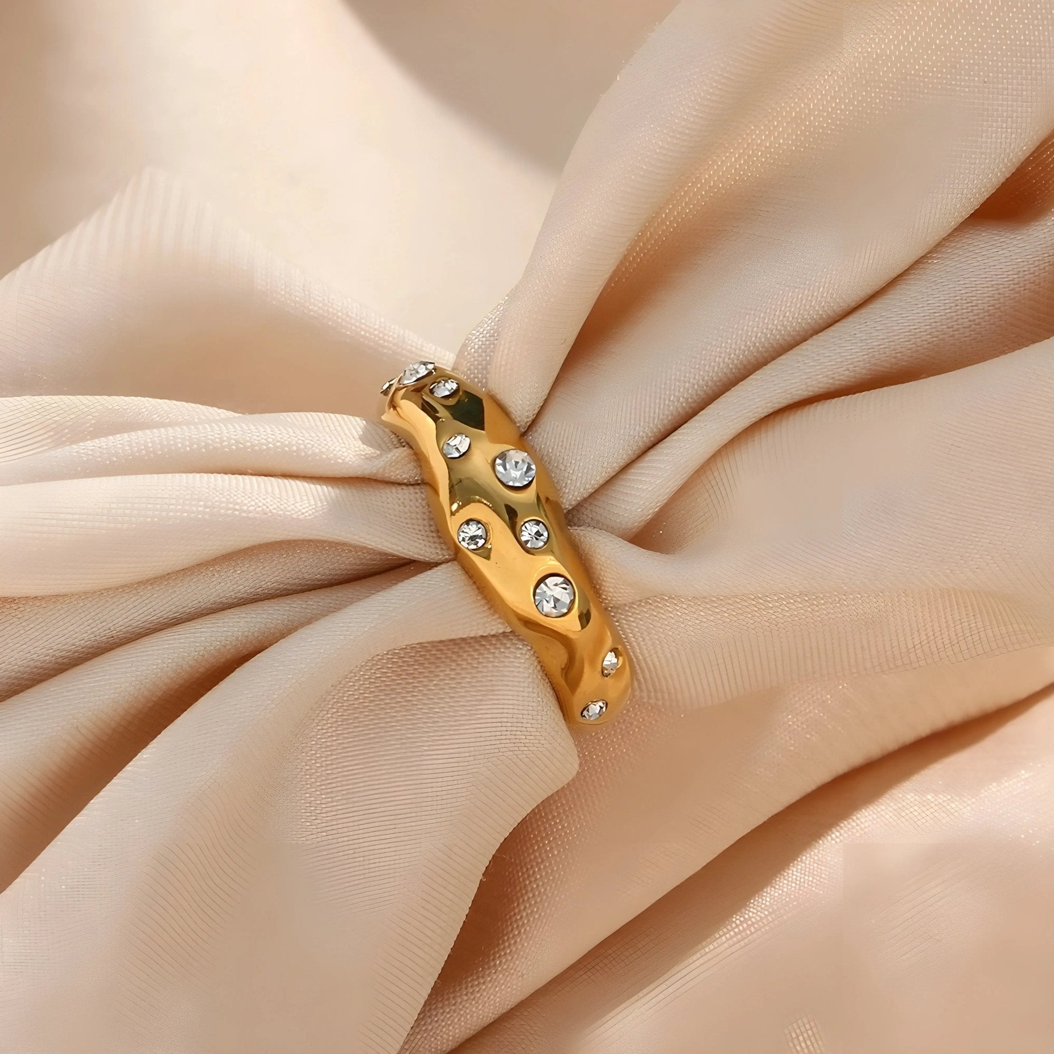 Anello Lorena BEHI MILANO - Oro PVD & Zirconi Scintillanti | Gioielli Perfetti - gioielliperfetti.it