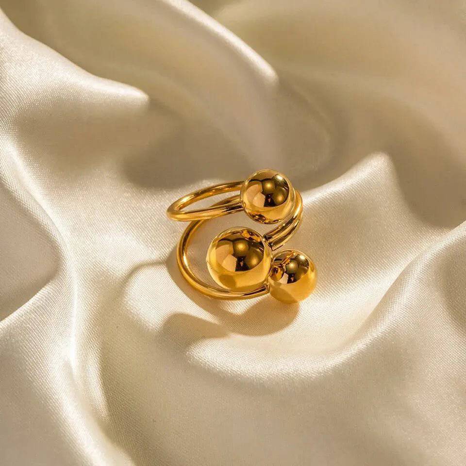 Anello BEHI MIA donna, oro 18k e acciaio, con tre sfere lucide su seta chiara, anello moderno