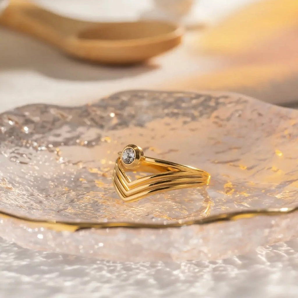 Anello BEHI SHARA - Splendore Regolabile in Acciaio Inossidabile Placcato Oro 18k con Zircone | BEHI MILANO - gioielliperfetti.it