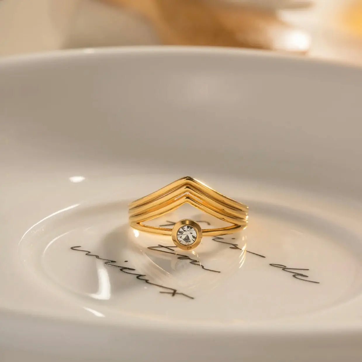 Anello BEHI SHARA - Splendore Regolabile in Acciaio Inossidabile Placcato Oro 18k con Zircone | BEHI MILANO - gioielliperfetti.it