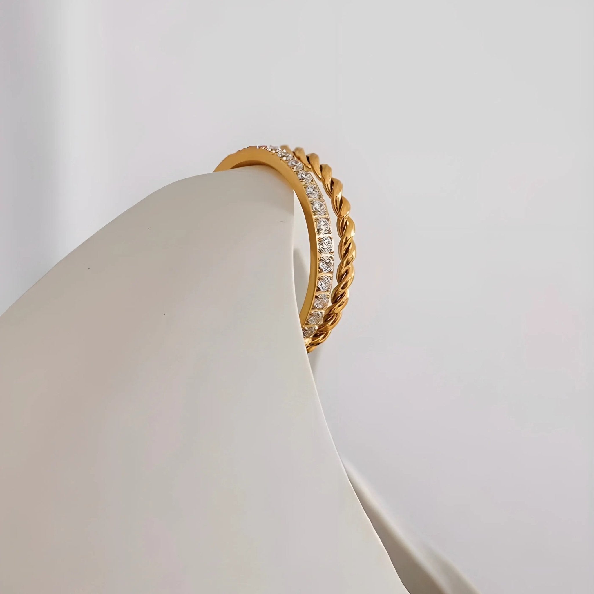 Anello BEHI LETICA - Splendore Raffinato con Zirconi Scintillanti | BEHI MILANO - gioielliperfetti.it