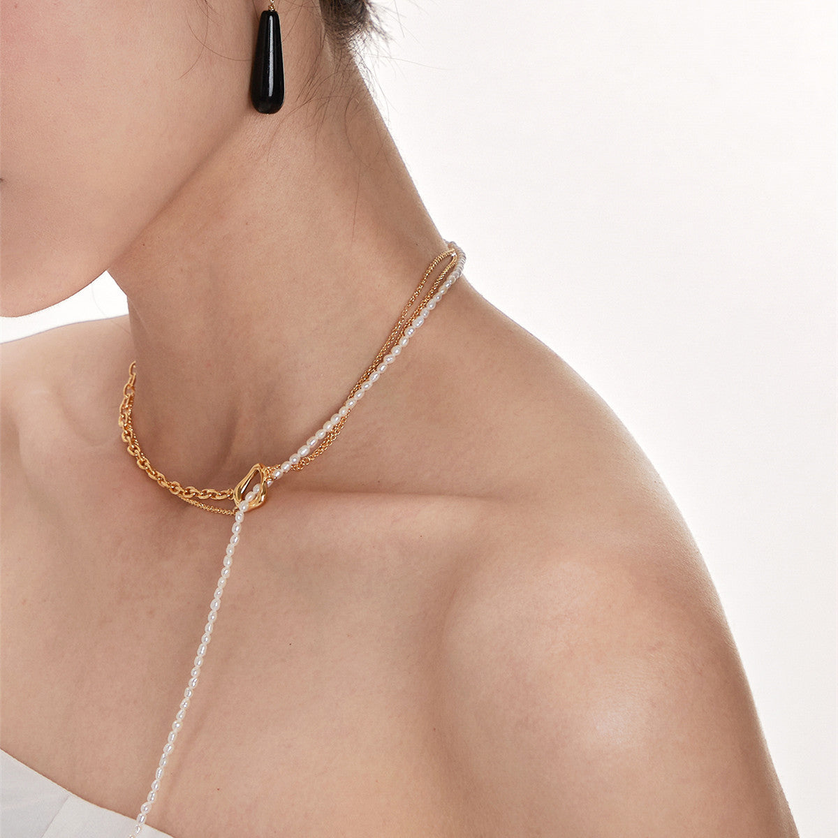 Collana da donna multistrato con perle dal design intrecciato