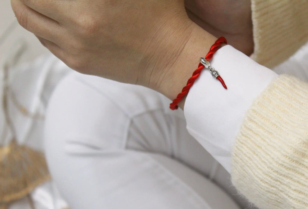 Charm 'O Curniciello Rosso - Argento S925, Simbolo di Fortuna Napoletano | Gioielli Perfetti Filo Rosso del Destino