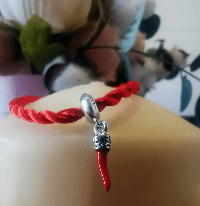 Charm 'O Curniciello Rosso - Argento S925, Simbolo di Fortuna Napoletano | Gioielli Perfetti Filo Rosso del Destino