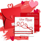Confezione regalo con busta rossa, biglietto leggenda e bracciale Filo Rosso del Destino, cuori rosa e rossi
