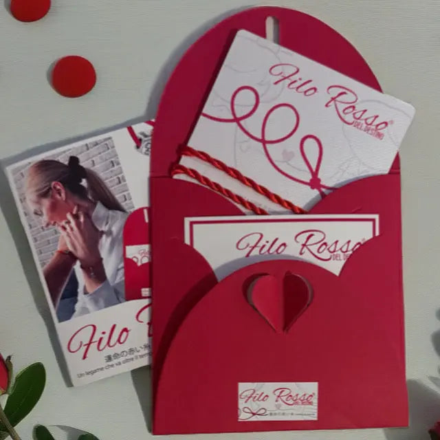 Confezione regalo Filo Rosso del Destino rossa, con bracciale, biglietti e cuore intagliato, stile raffinato