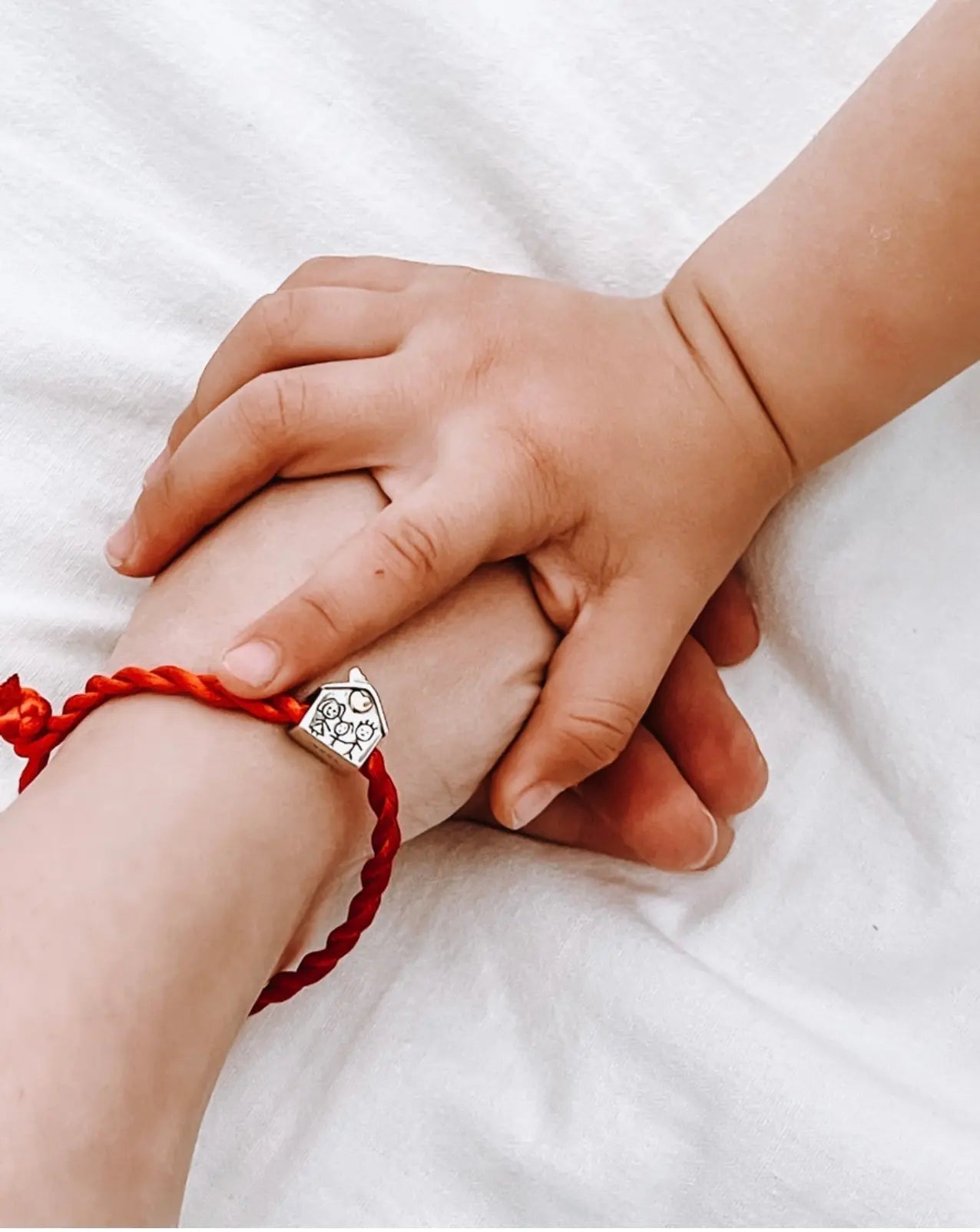 Charm "Family" in Argento S925 - Legame Prezioso per Filo Rosso del Destino | gioielliperfetti.it - gioielliperfetti.it