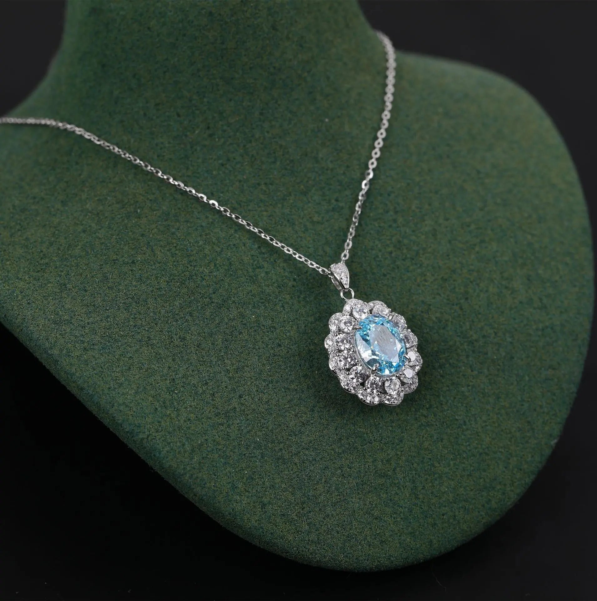 Collana "Fiore di Ghiaccio Blu" in Argento 925 con Zaffiro - Eleganza Raffinata | Gioielli Perfetti - gioielliperfetti.it