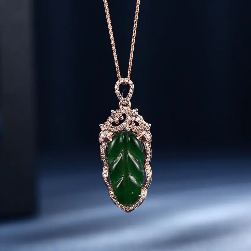 Collana Giada Verde Smeraldo 18K con Diamanti - Eleganza Etnica | Gioielli Perfetti - gioielliperfetti.it