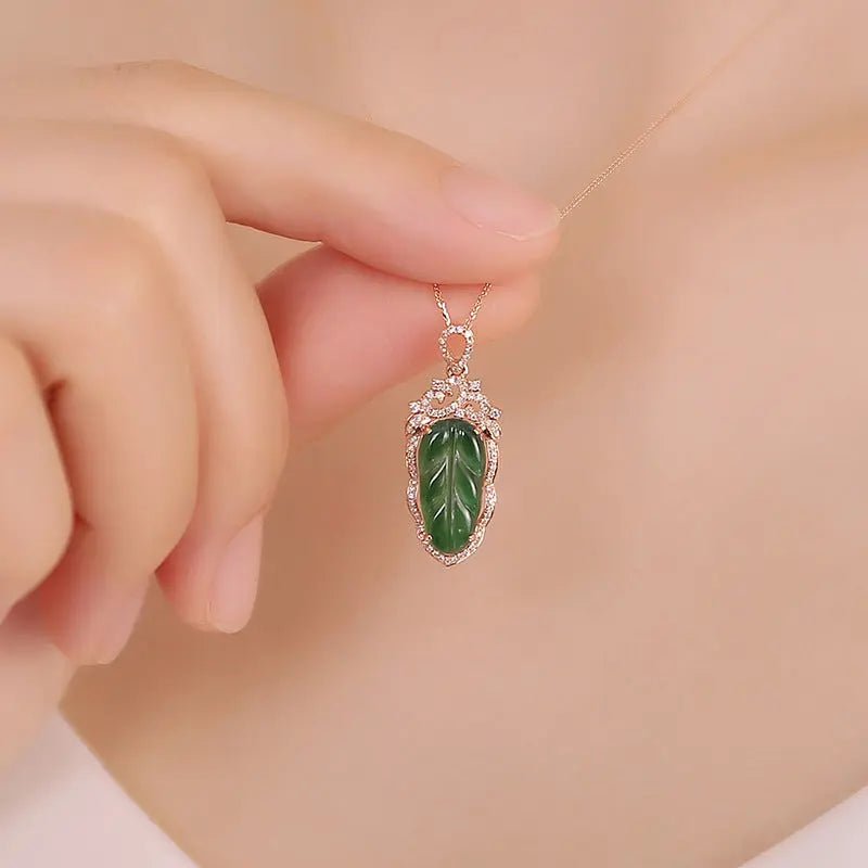 Collana Giada Verde Smeraldo 18K con Diamanti - Eleganza Etnica | Gioielli Perfetti - gioielliperfetti.it