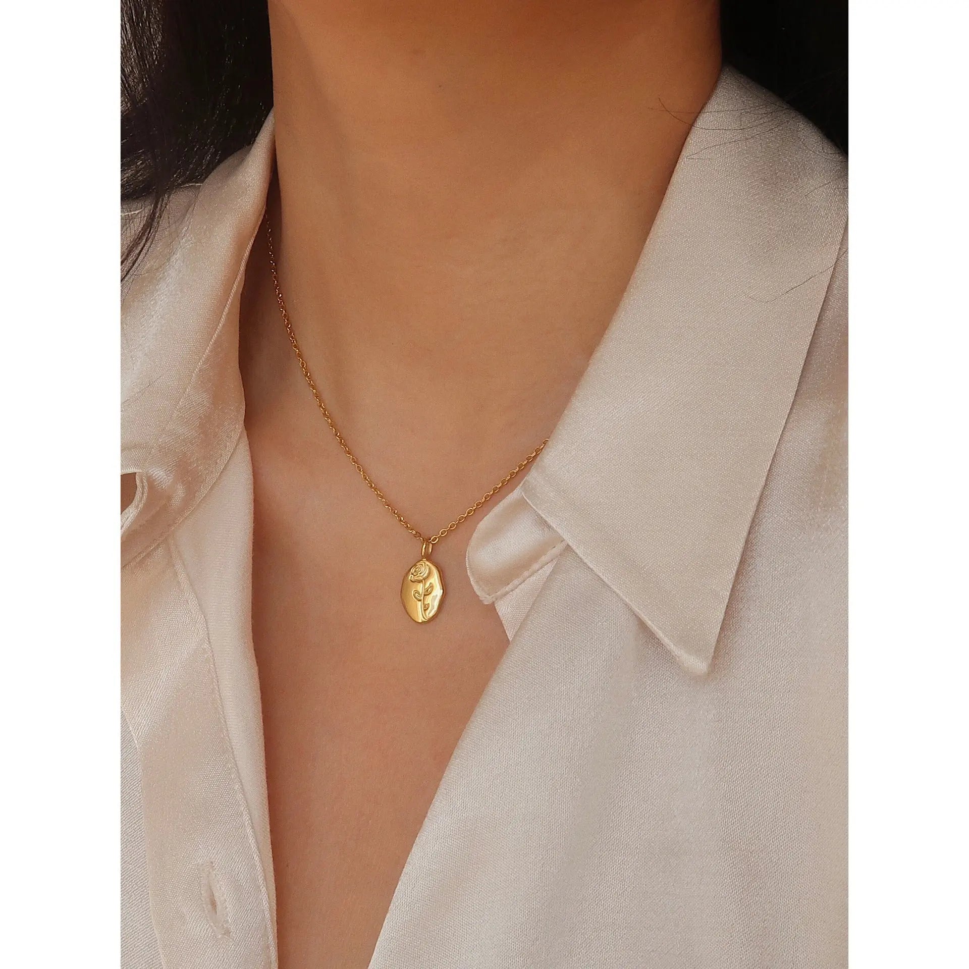 Collana Fiore Oro - Ciondolo Rosa in Acciaio Placcato | Gioielli Perfetti - gioielliperfetti.it