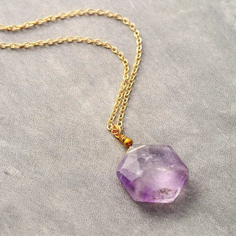 Collana Pendente Cristallo Esagonale - Eleganza Naturale | Gioielli Perfetti - gioielliperfetti.it