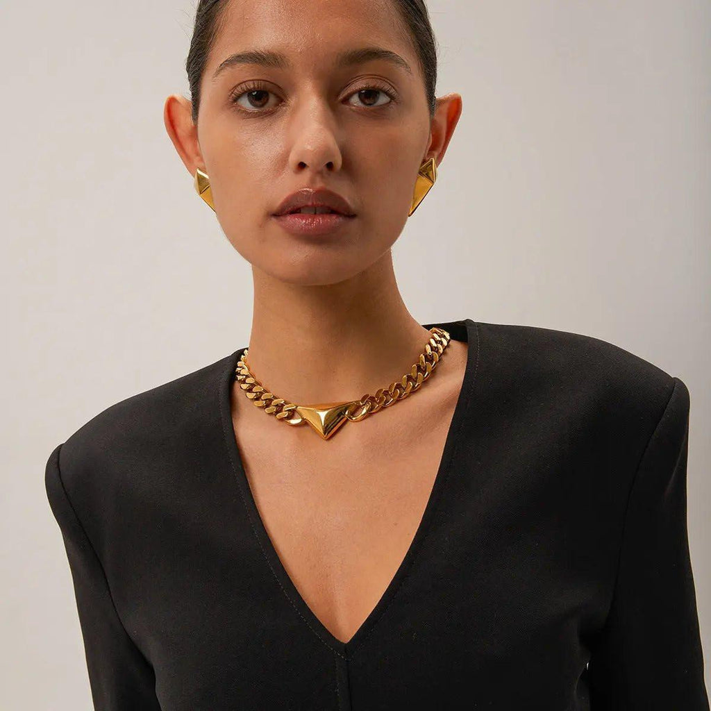 Collana Triangolo Oro 18K Acciaio Inossidabile - Raffinatezza Moderna | GioielliPerfetti - gioielliperfetti.it