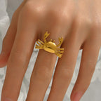 Lxalry 18K Gold Plated Stainless Steel Crab Design Mirror Polish Ring  Hypoallergenic Skin Safe Jewelry With Sphere Accents  Handmade Luxury Gift  Decorative Sculpture For Bold Fashion gioielliperfetti.it