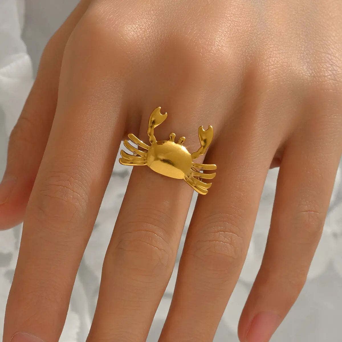 Lxalry 18K Gold Plated Stainless Steel Crab Design Mirror Polish Ring  Hypoallergenic Skin Safe Jewelry With Sphere Accents  Handmade Luxury Gift  Decorative Sculpture For Bold Fashion gioielliperfetti.it