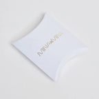 Confezione regalo bianca per anello Margherita Grande, con logo dorato Mina Mina