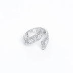 Verstellbarer Drama Baby-Ring aus 18 Karat vergoldetem 925er Silber, handgefertigte weiße Emaille mit geprägten Details