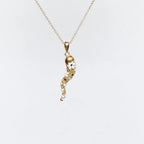 Collana MINA MINA, cornetto argento 925 placcato oro, smalto bianco, fiori neri. Talismano portafortuna artigianale italiano.