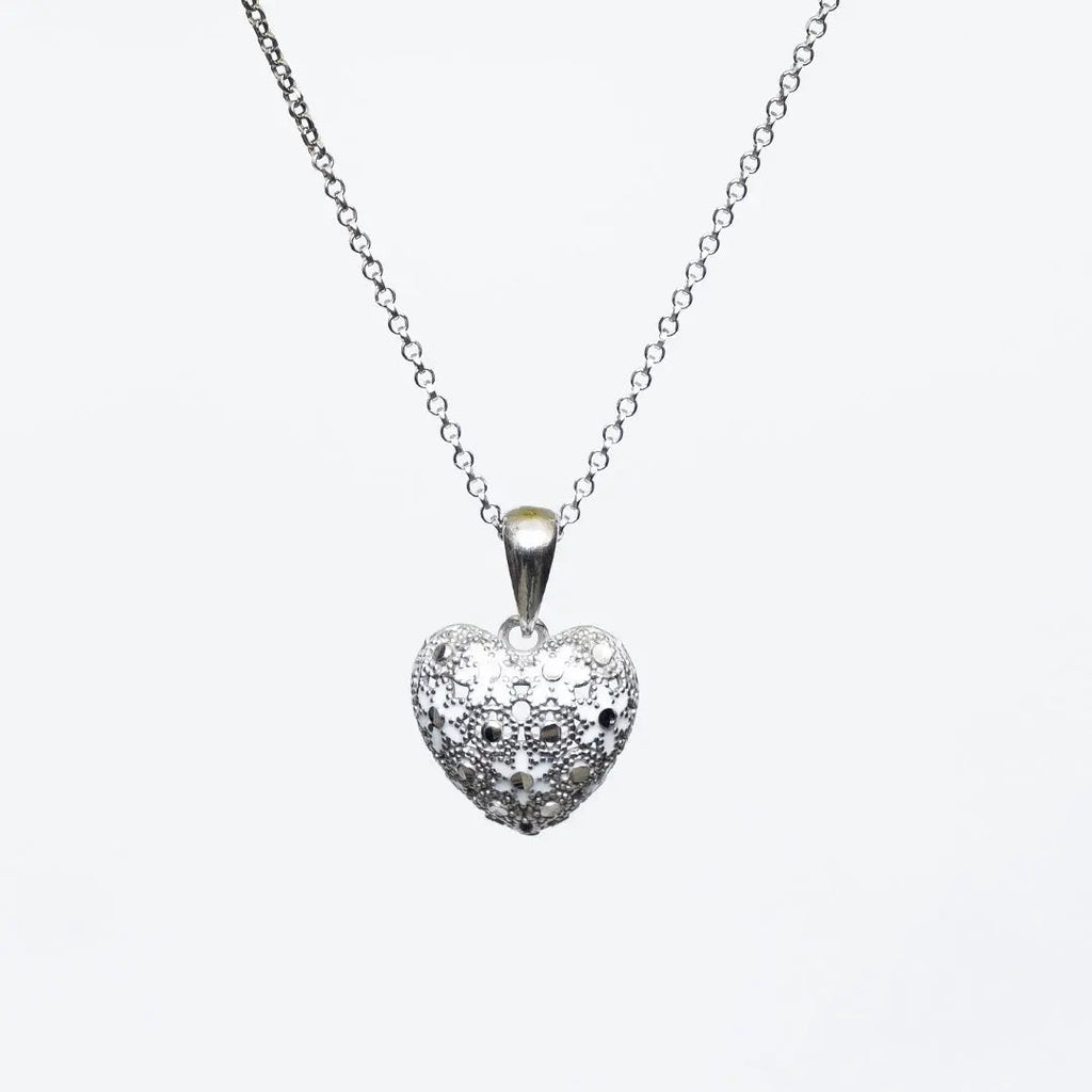 Collana Mini Cuore in argento 925 con pendente a cuore traforato, gioiello artigianale italiano raffinato