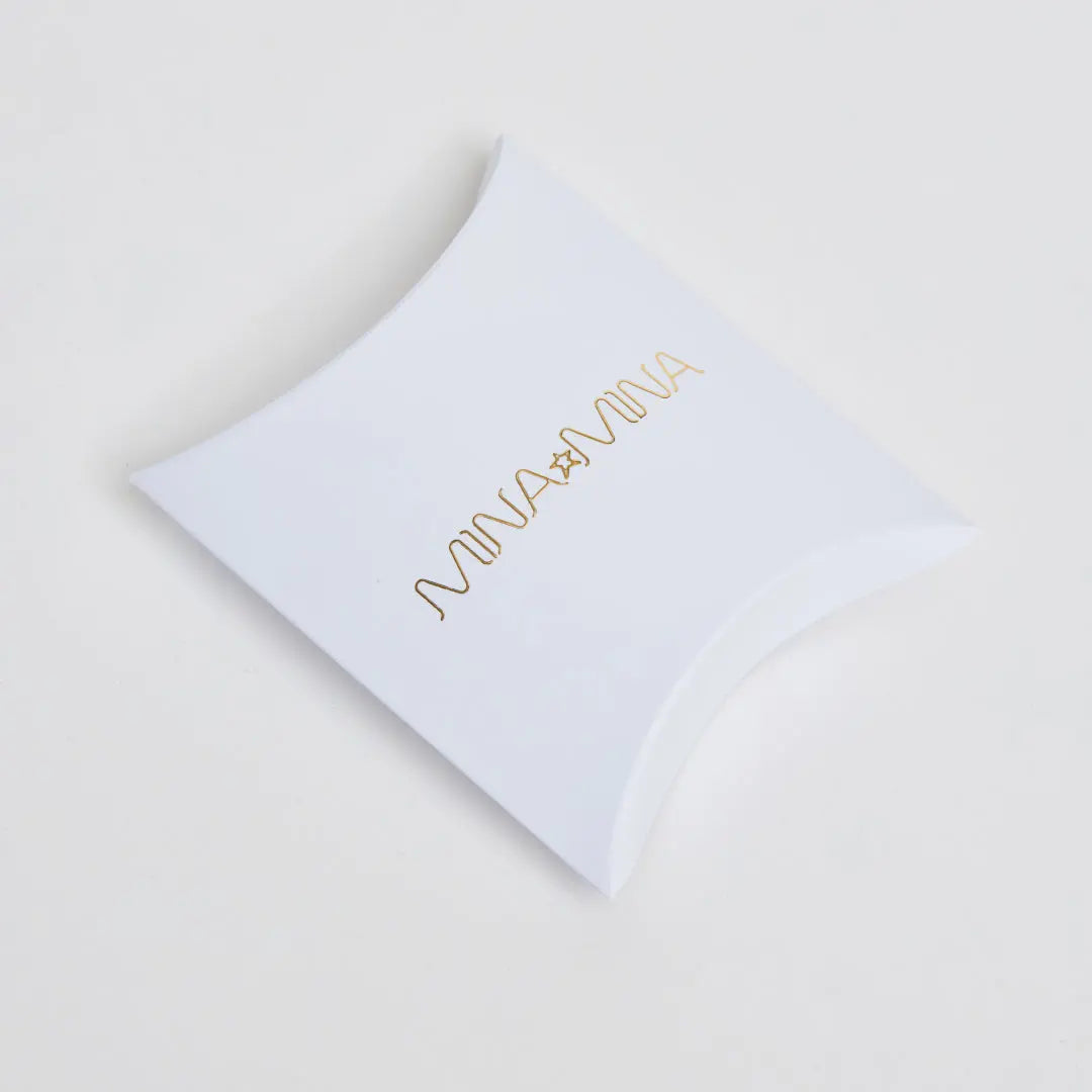 Confezione regalo bianca per gioielli con logo dorato MINA&MINA, per collana mini cuore in argento 925