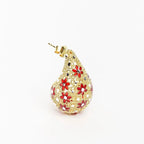 Orecchino singolo Power Drop a goccia, argento 925 placcato oro 18k con trafori a fiori rossi e argento. Dettaglio.