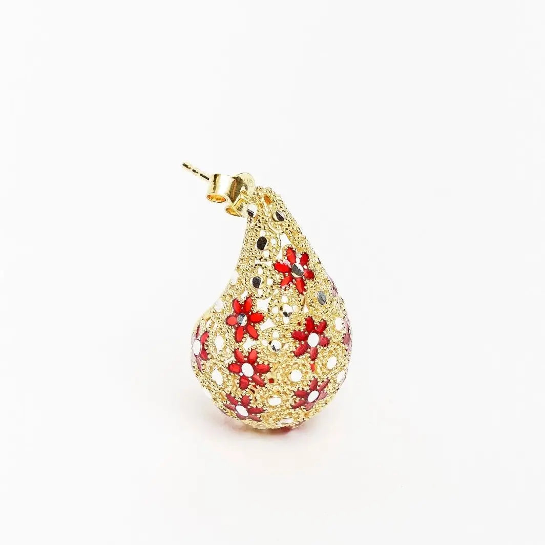 Orecchino singolo Power Drop a goccia, argento 925 placcato oro 18k con trafori a fiori rossi e argento. Dettaglio.
