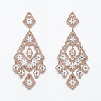 Orecchini pendenti MINA MINA in filigrana artigianale color oro rosa con smalti bianchi a forma di fiore e cristalli.