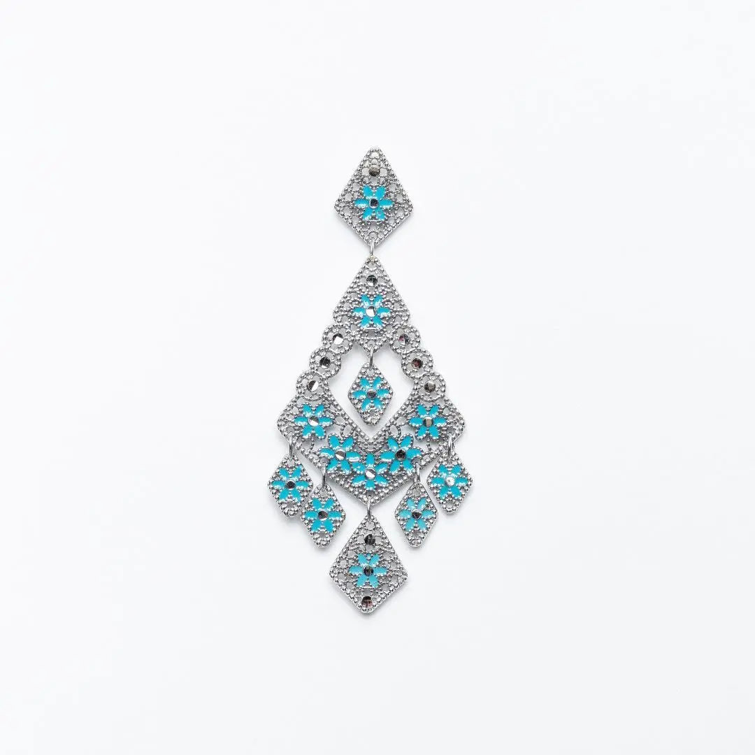 Orecchino pendente MINA MINA in argento 925 artigianale, filigrana bohemian e smalto turchese su sfondo bianco.